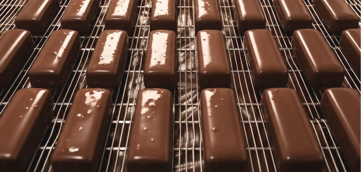 Cocoanel Schokoriegel auf dem Kuchengitter
